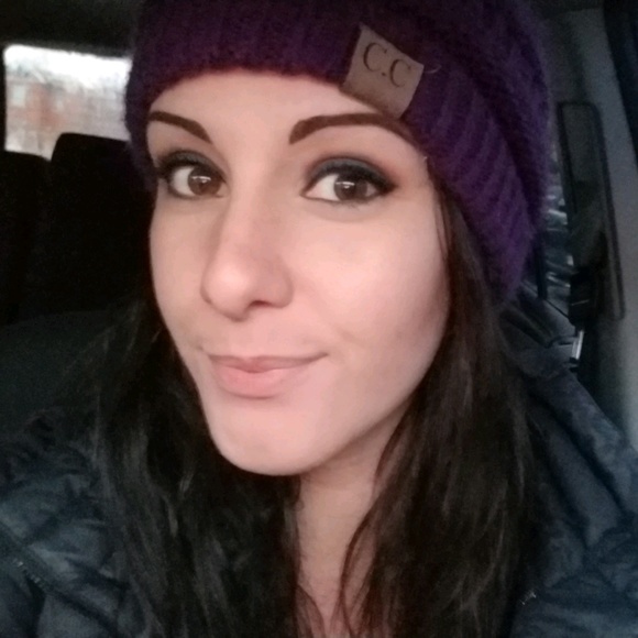 Meet your Posher, Liz - Picture 1 of 3